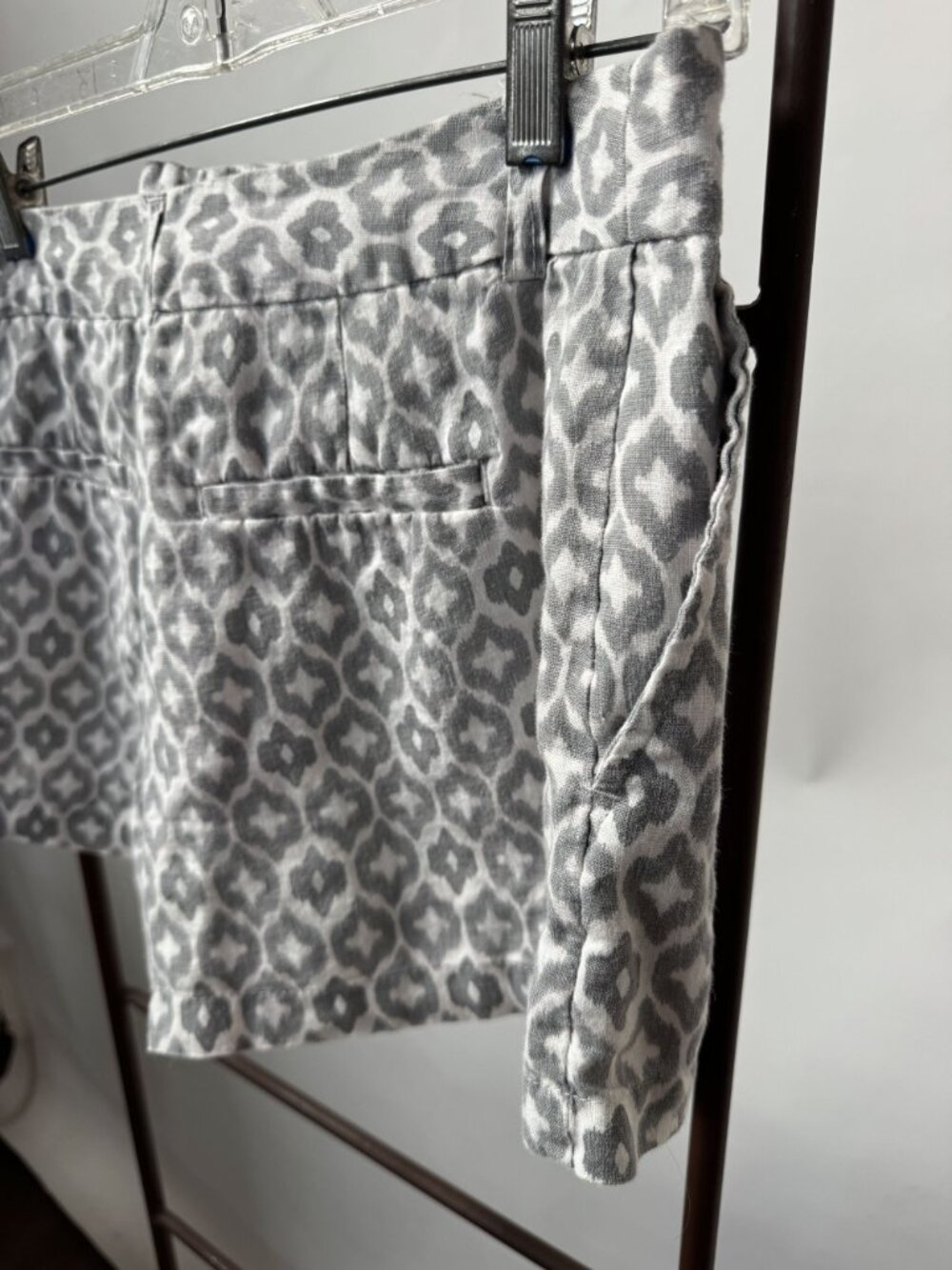 Cynthia Rowley Gray & White Linen Shorts Womens Size 4 Lightweight Ikat Print - Picture 11 of 16